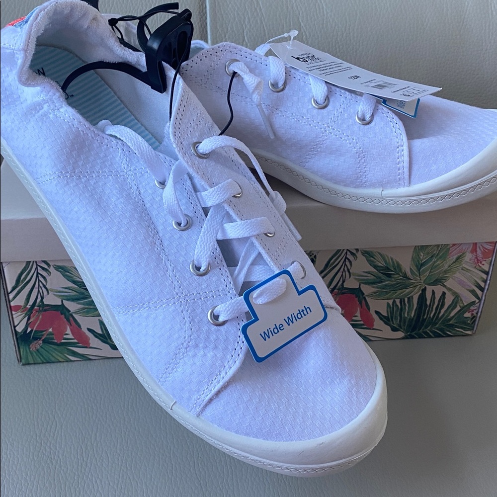 White slip on sneaker - no tie
